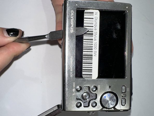 Olympus Stylus 1030 SW Rear Case Replacement: crwdns2935265:06crwdnd2935265:02crwdnd2935265:03crwdne2935265:0