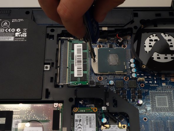 why! W650SZ Remplacement de la carte mère, Retirez le processeur: crwdns2935265:09crwdnd2935265:02crwdnd2935265:03crwdne2935265:0