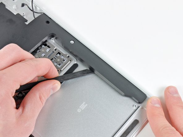 MacBook Air 13" Late 2010 Upper Case Replacement: crwdns2935265:038crwdnd2935265:02crwdnd2935265:03crwdne2935265:0