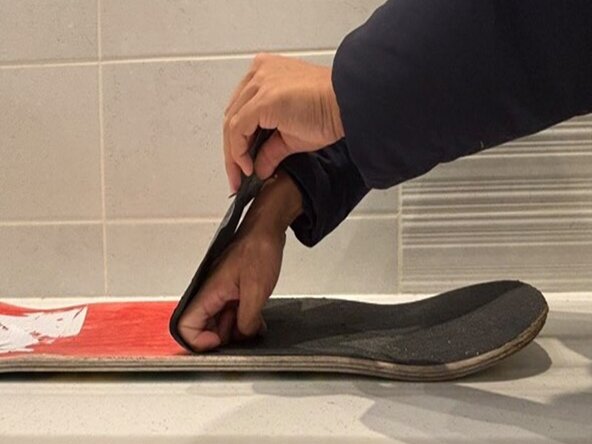 How to Repair a Waterlogged Skateboard: crwdns2935265:07crwdnd2935265:02crwdnd2935265:03crwdne2935265:0