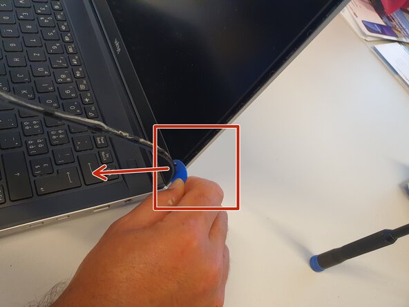 Changement écran why! V540TU, Cadre supérieur 2: étape 9, image 2 de 3