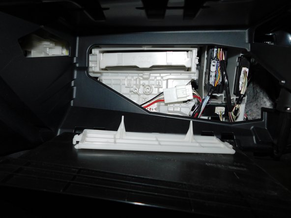 2023 Toyota Corolla Cabin Air Filter Replacement: passo 6, imagem 2 %32