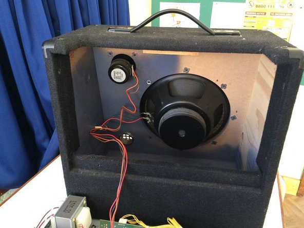 Roland KC-300 Stereo Mixing Keyboard Amplifier Disassembly, Inspection: crwdns2935265:06crwdnd2935265:02crwdnd2935265:02crwdne2935265:0