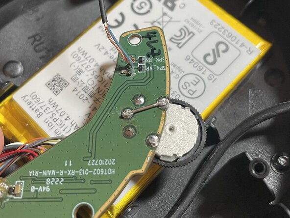 SteelSeries Arctis 7 2019 Edition Wireless CharMix Dial Potentiometer Replacement, Solder a length of wire between the middle pin and the back right hole: crwdns2935265:08crwdnd2935265:01crwdnd2935265:01crwdne2935265:0