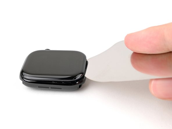 Apple Watch Series 7 Battery Replacement, Pry up the screen: crwdns2935265:05crwdnd2935265:02crwdnd2935265:02crwdne2935265:0