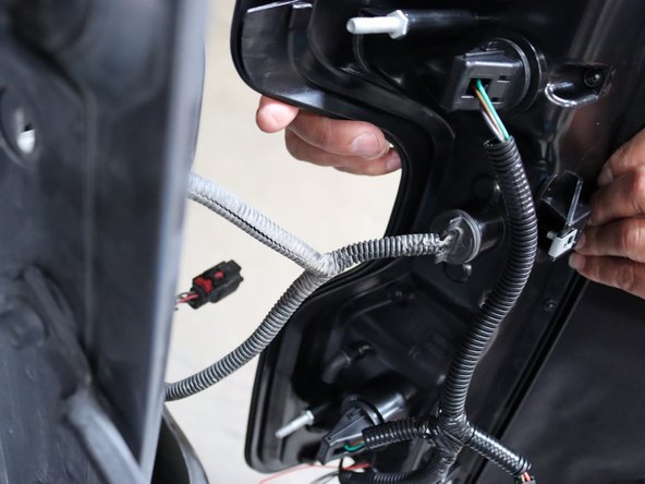 2021 Chevrolet Silverado Tail Light Replacement: crwdns2935265:06crwdnd2935265:02crwdnd2935265:03crwdne2935265:0