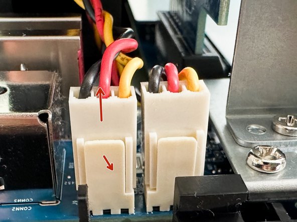 Synology DS1522+ Lüftertausch, Lüfterkabel abstecken: step 7, image 1 of 2