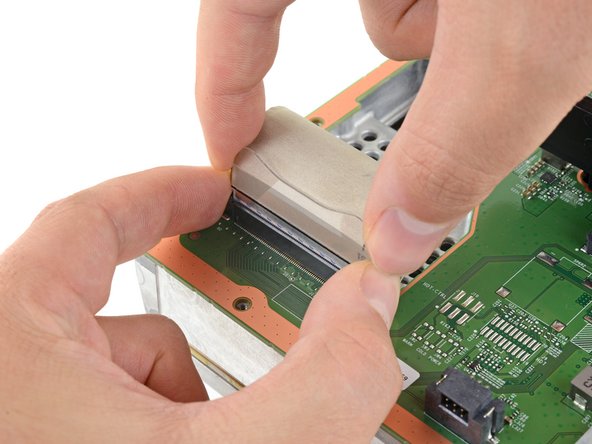 Changement ensemble carte mère et dissipateur thermique Xbox Series X, Déconnecter la nappe d'interconnexion: étape 44, image 2 de 3