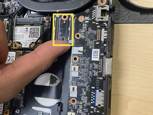 Aorus X7 v2 I/O Board Replacement: crwdns2935265:03crwdnd2935265:03crwdnd2935265:03crwdne2935265:0