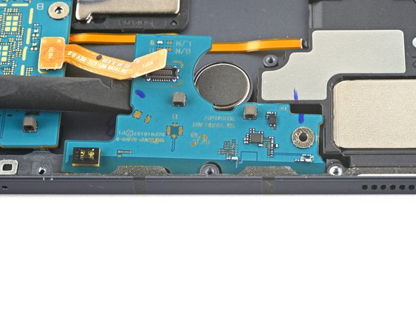 Samsung Galaxy Tab S7 Plus Vibrator Replacement, Remove the antenna board: crwdns2935265:024crwdnd2935265:02crwdnd2935265:03crwdne2935265:0