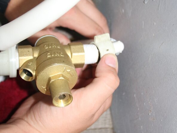 How to Fix RV Toilet Water Pressure: crwdns2935265:08crwdnd2935265:01crwdnd2935265:03crwdne2935265:0