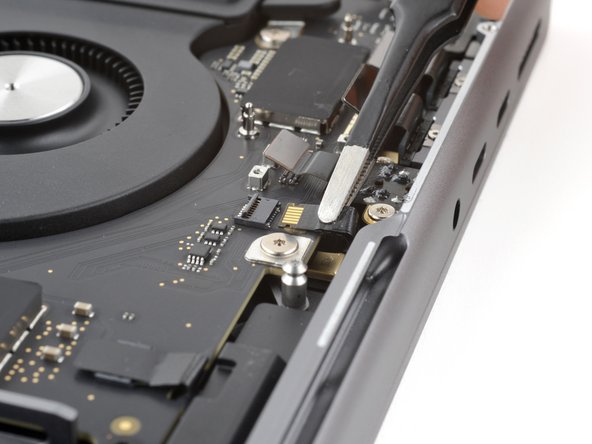 MacBook Pro 14" Late 2023 (M3) USB-C Ports Replacement, Disconnect the microphone: crwdns2935265:035crwdnd2935265:03crwdnd2935265:03crwdne2935265:0