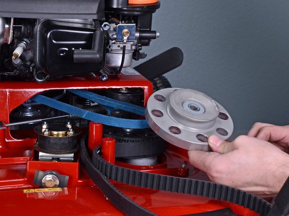 Toro Walk Behind Mowers 21199HD 2018 Right Spindle Replacement: crwdns2935265:023crwdnd2935265:02crwdnd2935265:03crwdne2935265:0