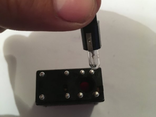 Mercedes W123 Hazard Swich Disassembly: crwdns2935265:07crwdnd2935265:02crwdnd2935265:02crwdne2935265:0