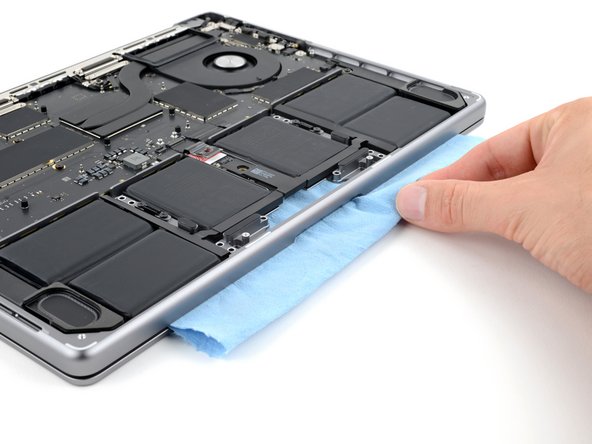 MacBook Pro 14" Late 2023 (M3) Battery Replacement, Alternate method to remove the battery: crwdns2935265:032crwdnd2935265:02crwdnd2935265:02crwdne2935265:0