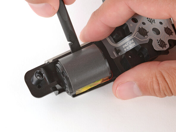 Steam Controller (2nd Gen, 2026) Right Rumble Motor Replacement, Pry up the rumble motor: step 22, image 1 of 3