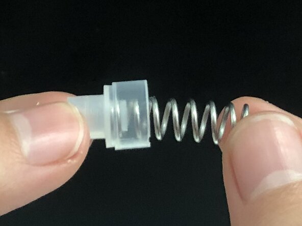 How to Replace the Trigger Spring of a Spray Bottle: 2 단계, 이미지 3개 중 3개