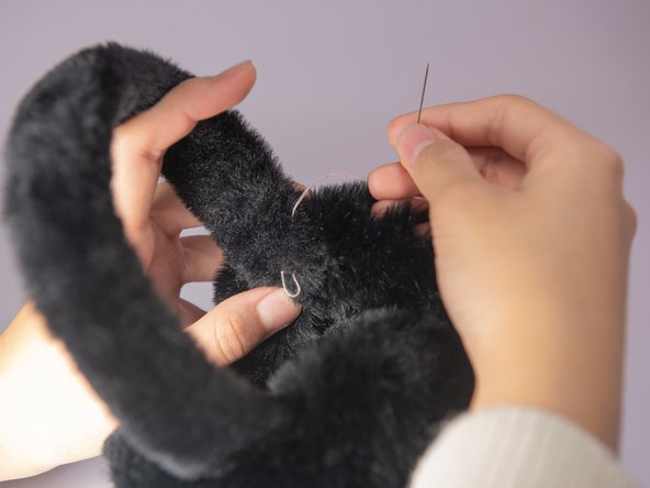 How To Fix Torn Winter Earmuffs: crwdns2935265:07crwdnd2935265:03crwdnd2935265:03crwdne2935265:0