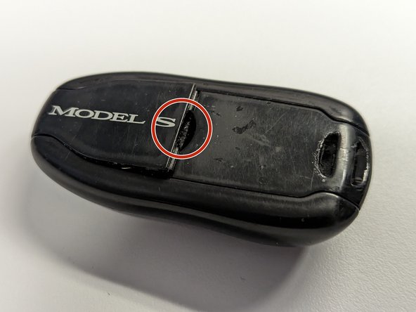 Tesla Keyfob Battery Replacement, Remove the battery cover: crwdns2935265:01crwdnd2935265:02crwdnd2935265:02crwdne2935265:0