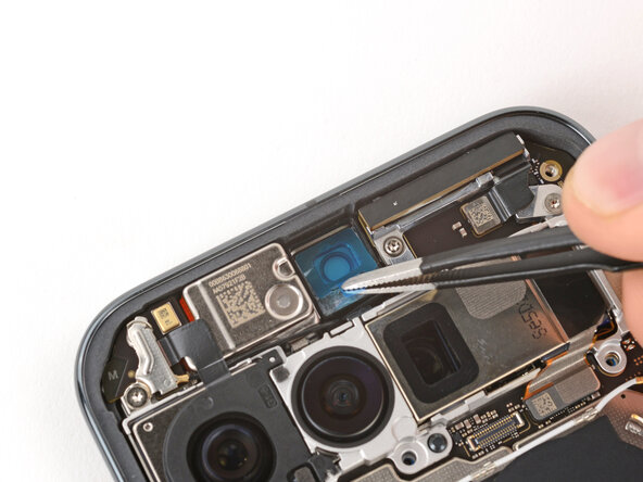 Google Pixel 10 Pro XL Front Camera Replacement, Install new front camera adhesive: 25 단계, 이미지 3개 중 1개