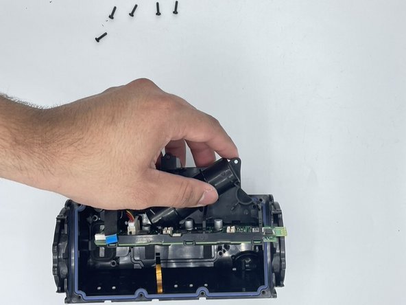Sony SRS-XE200 Charging Port Replacement, Battery: crwdns2935265:05crwdnd2935265:03crwdnd2935265:03crwdne2935265:0
