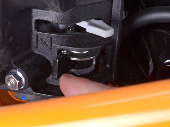 Barreto Tillers E1320HTRLR 2016 Tine Drive Motor Bearing Replacement, Close the fuel valve: crwdns2935265:03crwdnd2935265:02crwdnd2935265:02crwdne2935265:0