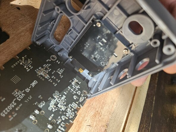 Sonicake Pocket Master Teardown, Remove screen connector: crwdns2935265:04crwdnd2935265:03crwdnd2935265:03crwdne2935265:0