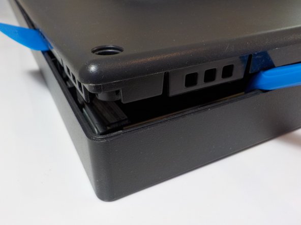 ThinkVision LT2452p Front panel button caps Fix, Unclipping the back panel: crwdns2935265:03crwdnd2935265:03crwdnd2935265:03crwdne2935265:0