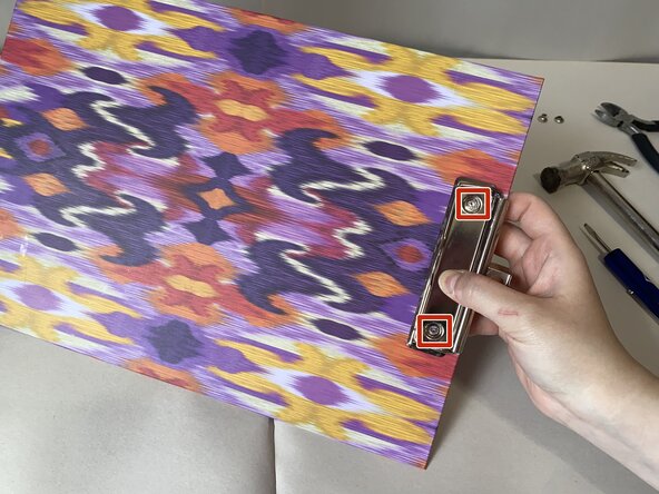 How to Replace the Rivets in a Clipboard: crwdns2935265:05crwdnd2935265:03crwdnd2935265:03crwdne2935265:0