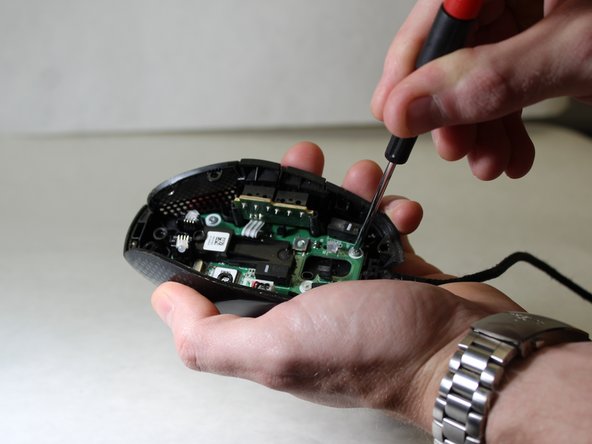 Repairing Rattling Sensor in Logitech G303 Computer Mouse: passo 4, immagine 2 di 2