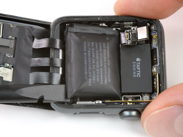 更换 Apple Watch Series 2 电池: 步骤 9 中的图像 1，3