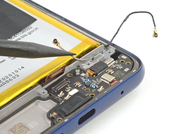 Motorola Moto G Play (2021) Screen Replacement, Reposition the antenna cables: crwdns2935265:030crwdnd2935265:03crwdnd2935265:03crwdne2935265:0