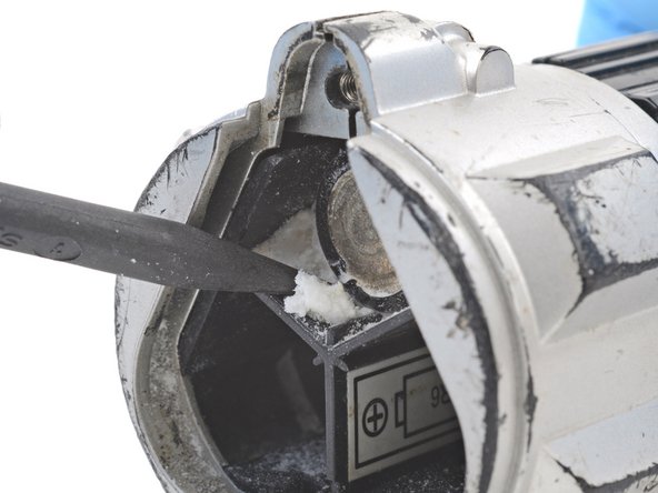 How to Clean Corroded Battery Terminals, Remove big chunks of corrosion: crwdns2935265:03crwdnd2935265:02crwdnd2935265:03crwdne2935265:0