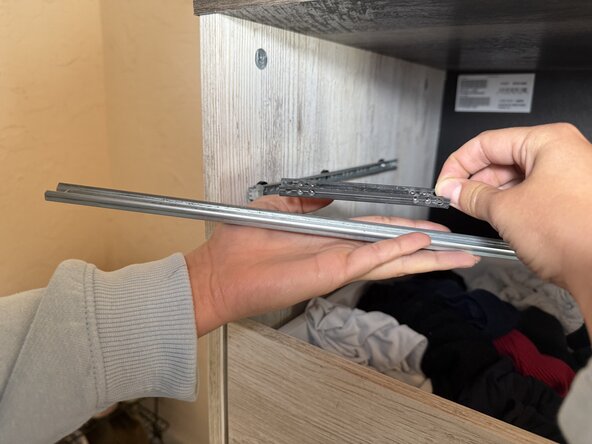 Ashley Furniture's 5 Drawer Chest Drawer Slide Replacement: crwdns2935265:06crwdnd2935265:01crwdnd2935265:03crwdne2935265:0