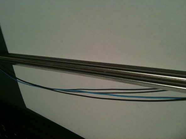 Removing CCFL from iMac 20in LCD CCFL assembly: crwdns2935265:025crwdnd2935265:02crwdnd2935265:03crwdne2935265:0