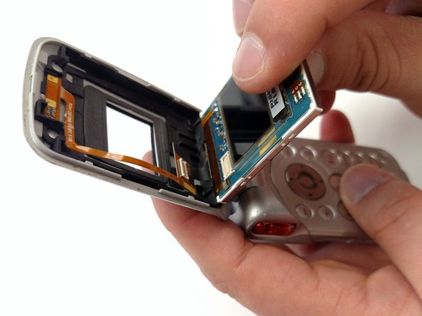 Sony Ericsson W300i Main Screen Replacement: crwdns2935265:07crwdnd2935265:02crwdnd2935265:03crwdne2935265:0