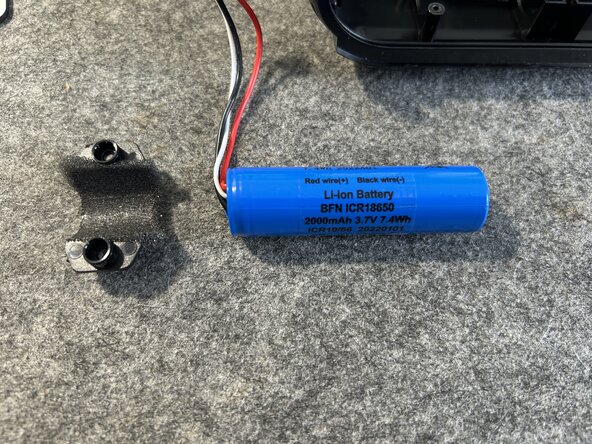 TechniSat Viola BT 1 battery replacement, Unscrewing the battery: crwdns2935265:08crwdnd2935265:02crwdnd2935265:02crwdne2935265:0