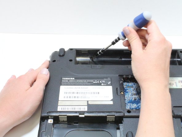 Toshiba Satellite A215 S4697 Screen Replacement: crwdns2935265:011crwdnd2935265:02crwdnd2935265:02crwdne2935265:0