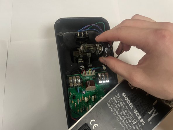 How to Align the Envelope Modulator on a Dunlop Crybaby Pedal: step 5, image 1 of 3
