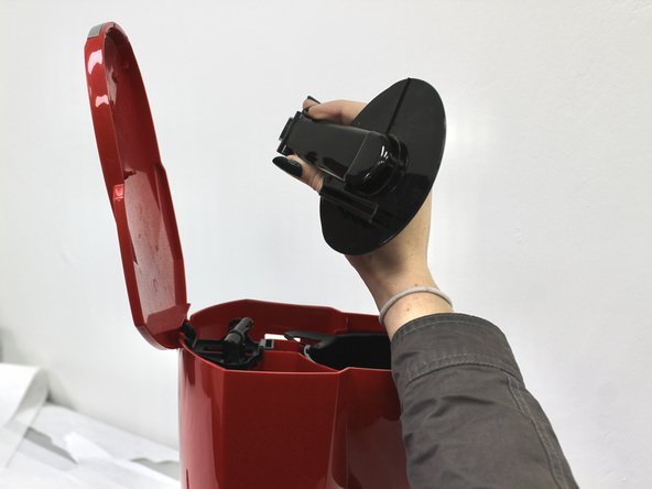 Black and Decker DCM100R Reservoir Tube Replacement: crwdns2935265:03crwdnd2935265:03crwdnd2935265:03crwdne2935265:0