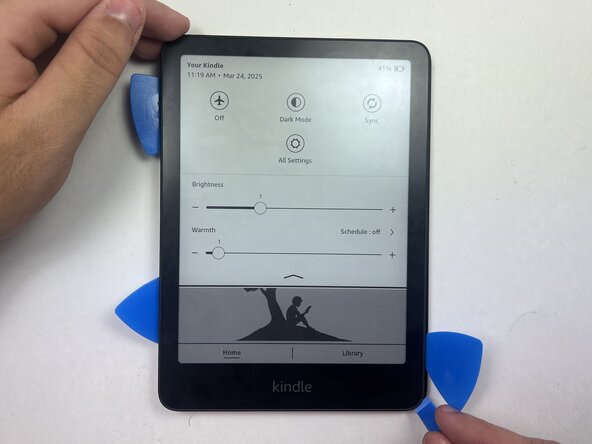 Kindle Paperwhite 12th Gen Motherboard Replacement, Bottom Case: crwdns2935265:01crwdnd2935265:02crwdnd2935265:02crwdne2935265:0