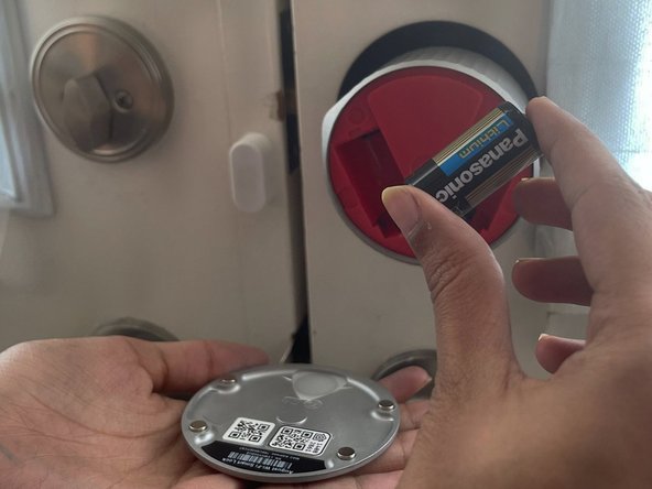How to Replace a Manual Door Lock With An August (4th Gen.) Smart Lock: 步骤 10 中的图像 1，3