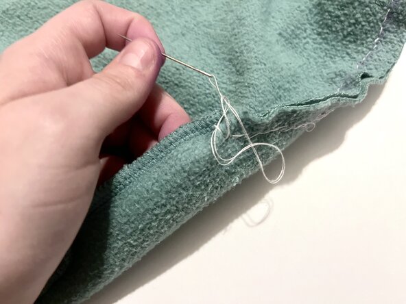 Transforming High-Rise Pants into Low-Rise Style by Hand: crwdns2935265:08crwdnd2935265:03crwdnd2935265:03crwdne2935265:0