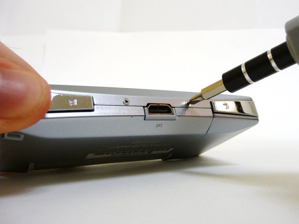 Game Boy Micro主板更换指南, 按键: 步骤 6 中的图像 3，3