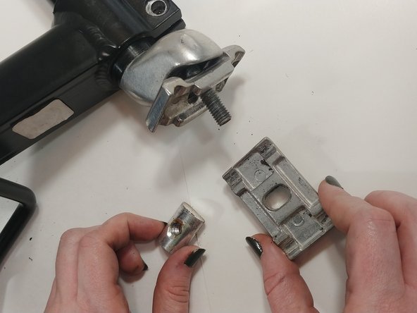 How to Replace a Bike Saddle When You Have a Rear Bike Rack: étape 6, image 2 de 2