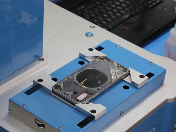 iPhone X XS XSMAX Broken Back Glass Replacement, Remove Glass And Clean Glue: crwdns2935265:03crwdnd2935265:02crwdnd2935265:03crwdne2935265:0