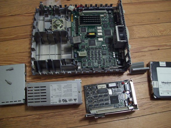 Macintosh IIsi Disassembly: step 6, image 3 of 3