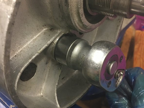 AJS/Matchless Lightweight Gearbox Overhaul, Refit the detent spring and drain plug: crwdns2935265:028crwdnd2935265:02crwdnd2935265:03crwdne2935265:0