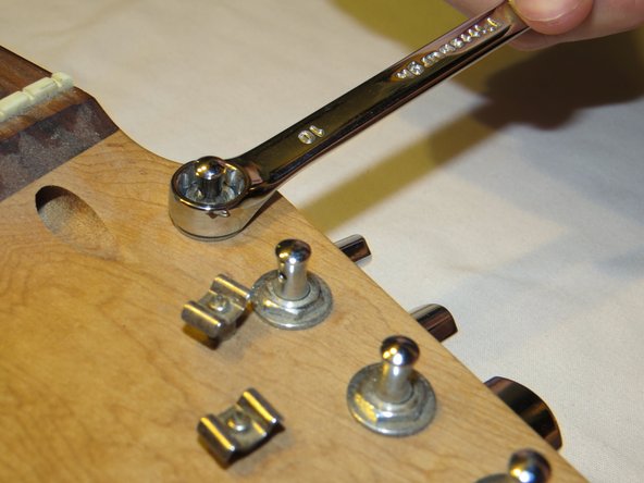 Fender Starcaster Tuning Heads Replacement, Tuning Heads: crwdns2935265:04crwdnd2935265:02crwdnd2935265:02crwdne2935265:0