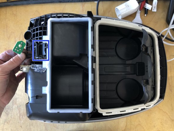 Bosch Pro Animal BSGL5ZOO2 Motor Replacement, Installing the Cover: crwdns2935265:015crwdnd2935265:02crwdnd2935265:03crwdne2935265:0